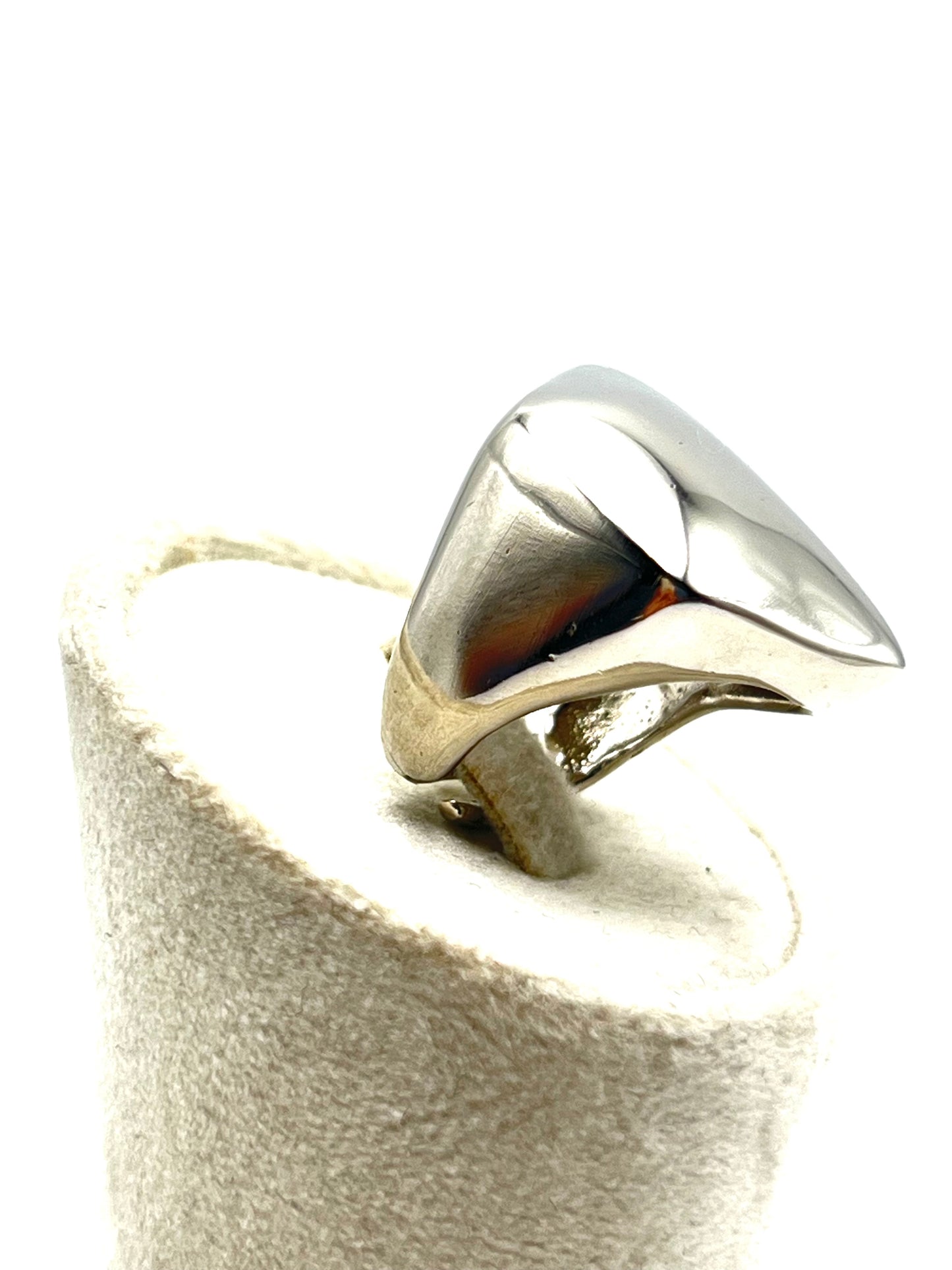 Vala-The Sculpted Arrow Ring