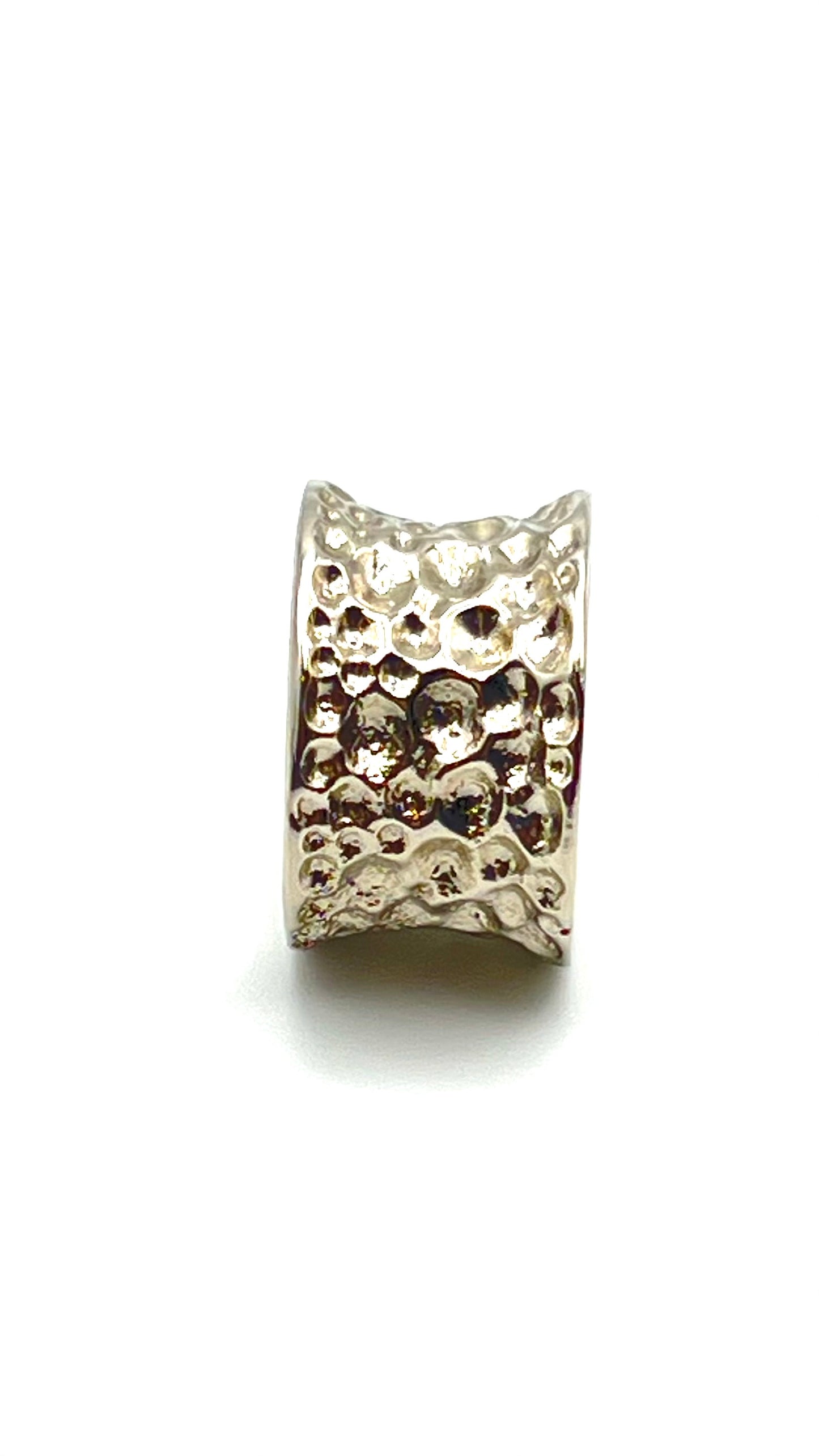 Nira- Wide Sculpted Band