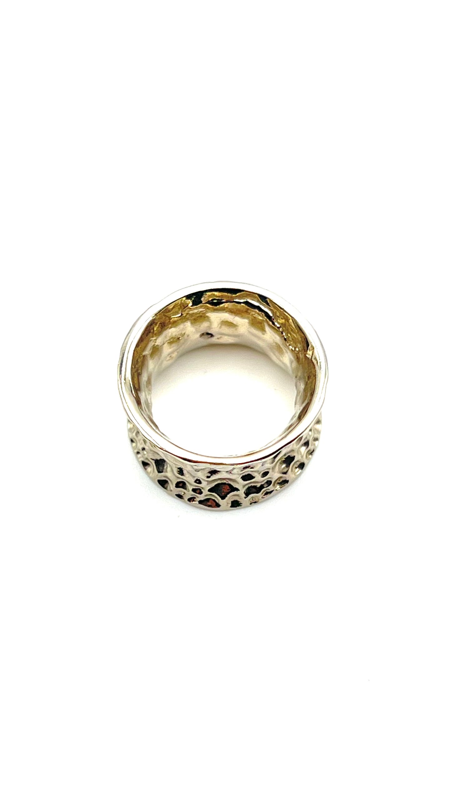 Nira- Wide Sculpted Band