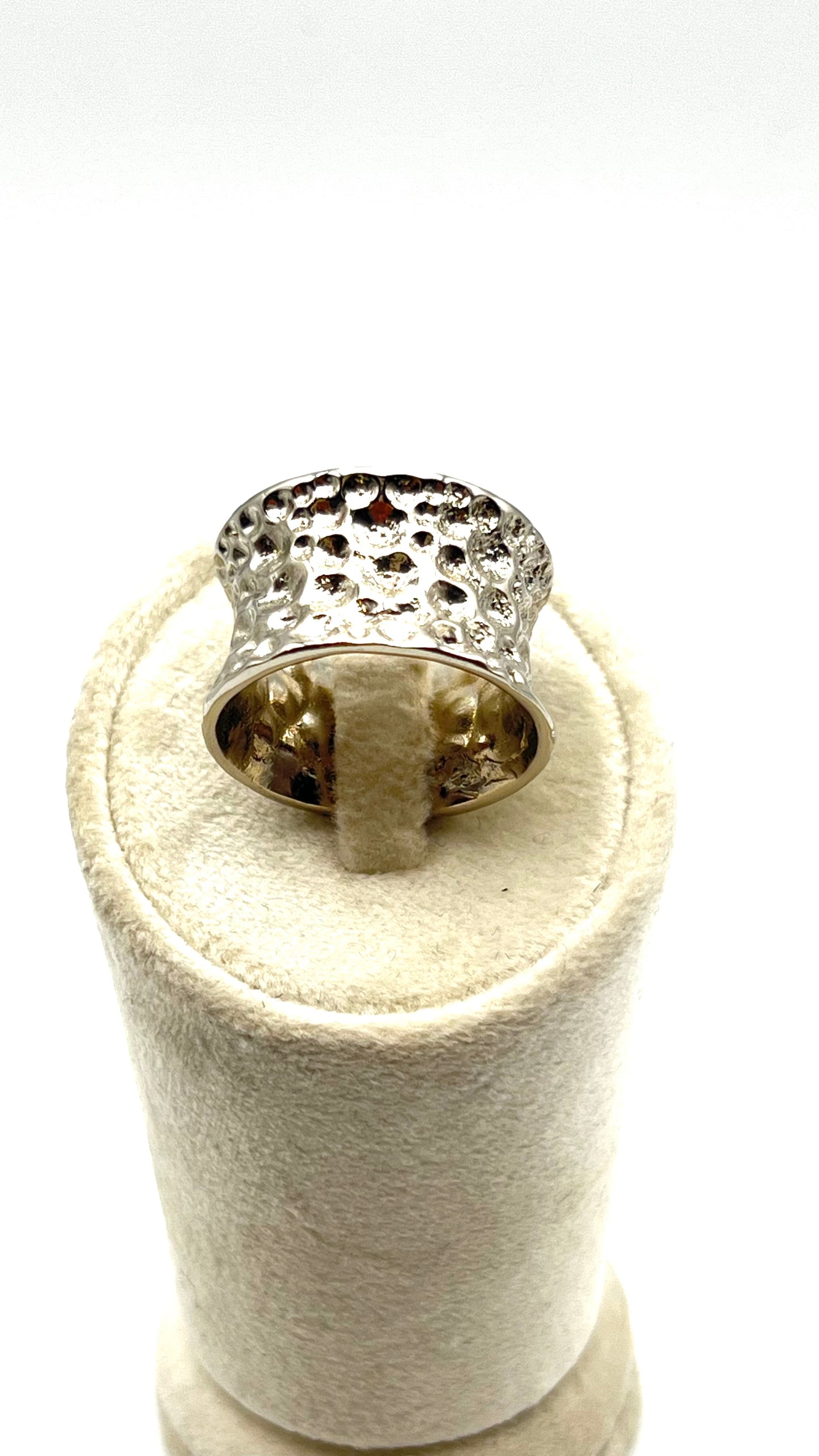 Nira- Wide Sculpted Band