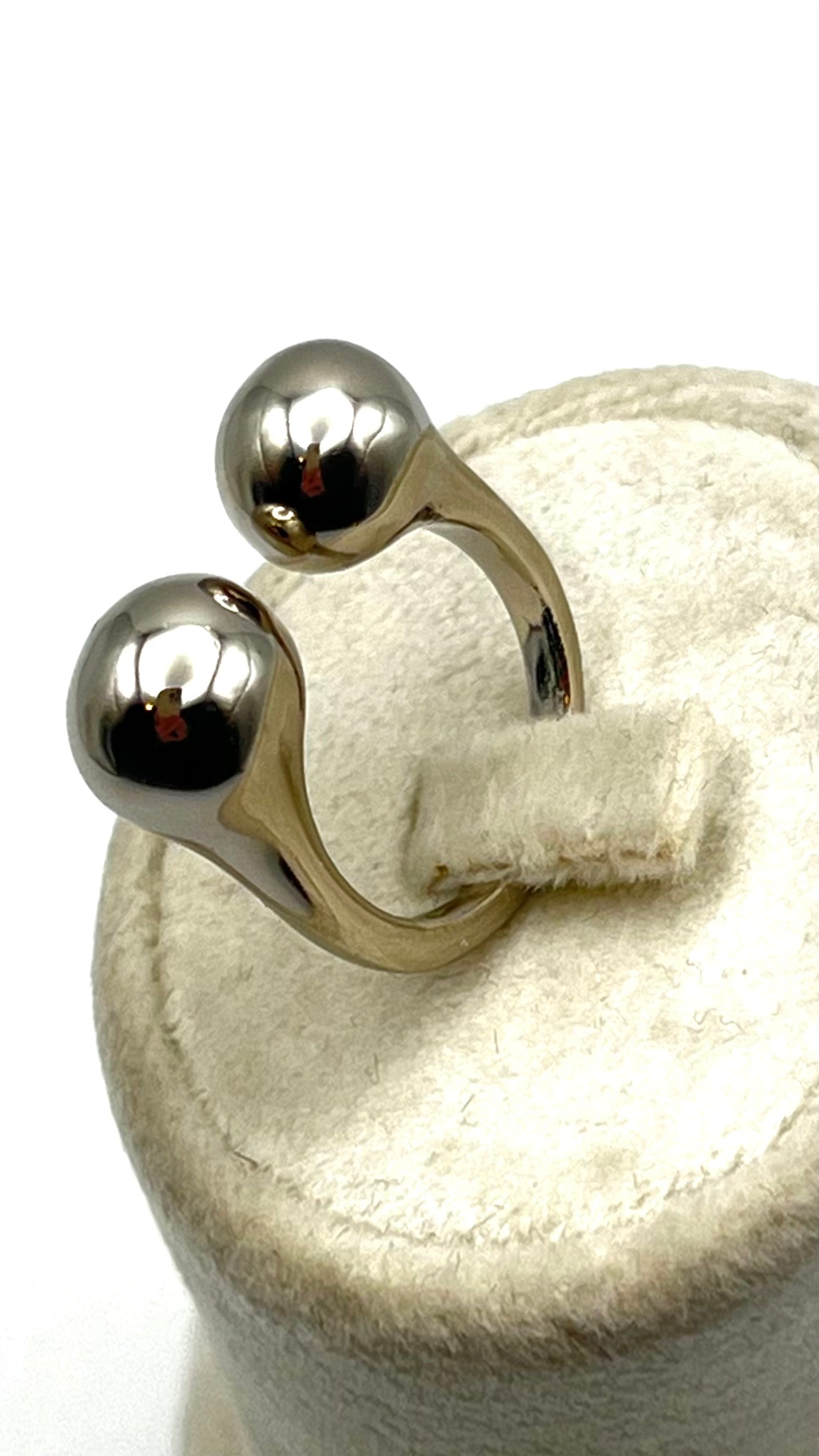 Sola- Bold Orb Ring