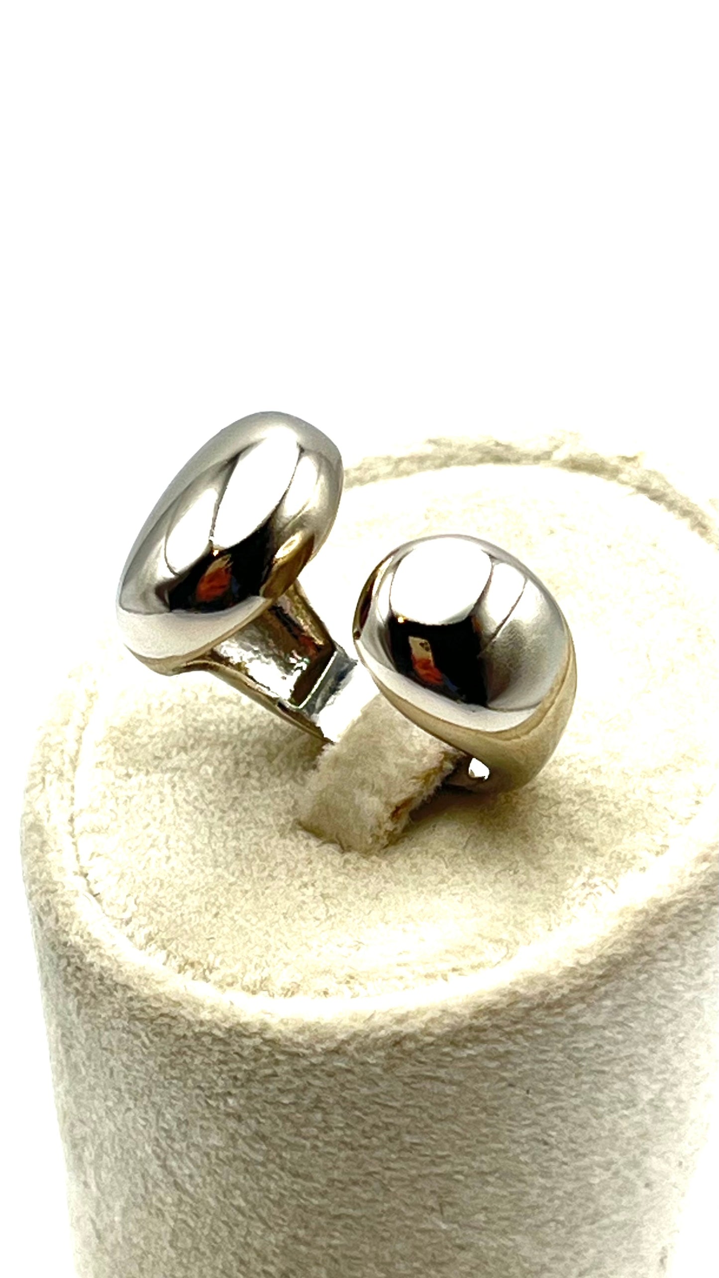 Vara- Bold Orb Ring