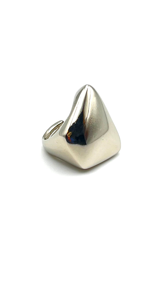 Vala-The Sculpted Arrow Ring