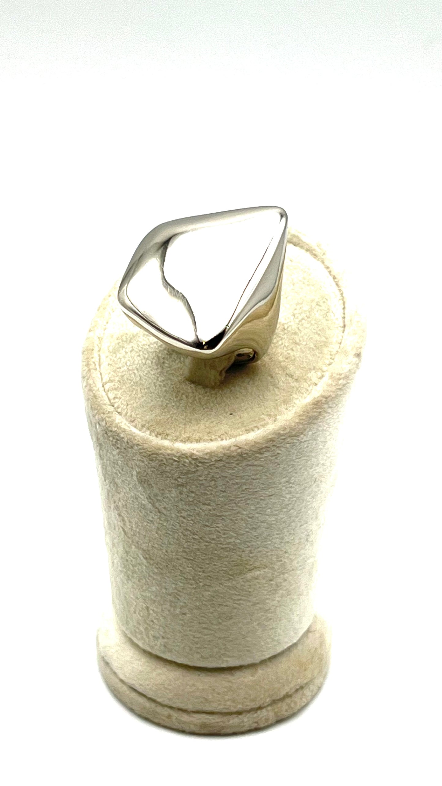 Vala-The Sculpted Arrow Ring