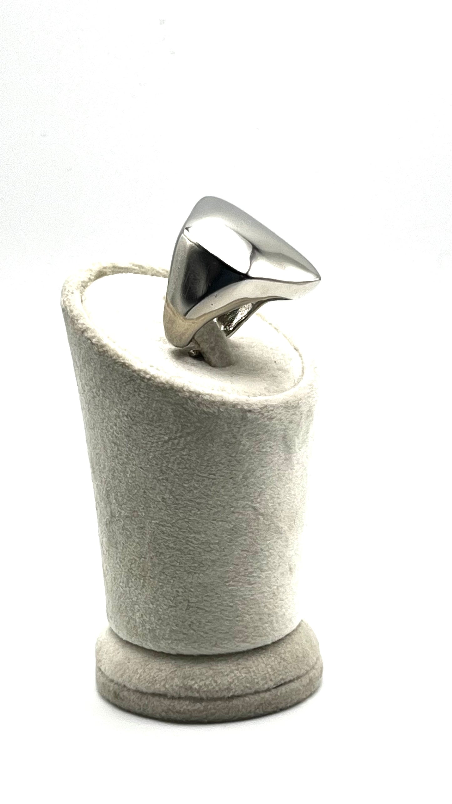 Vala-The Sculpted Arrow Ring