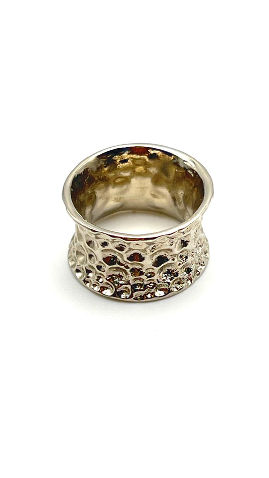 Nira- Wide Sculpted Band