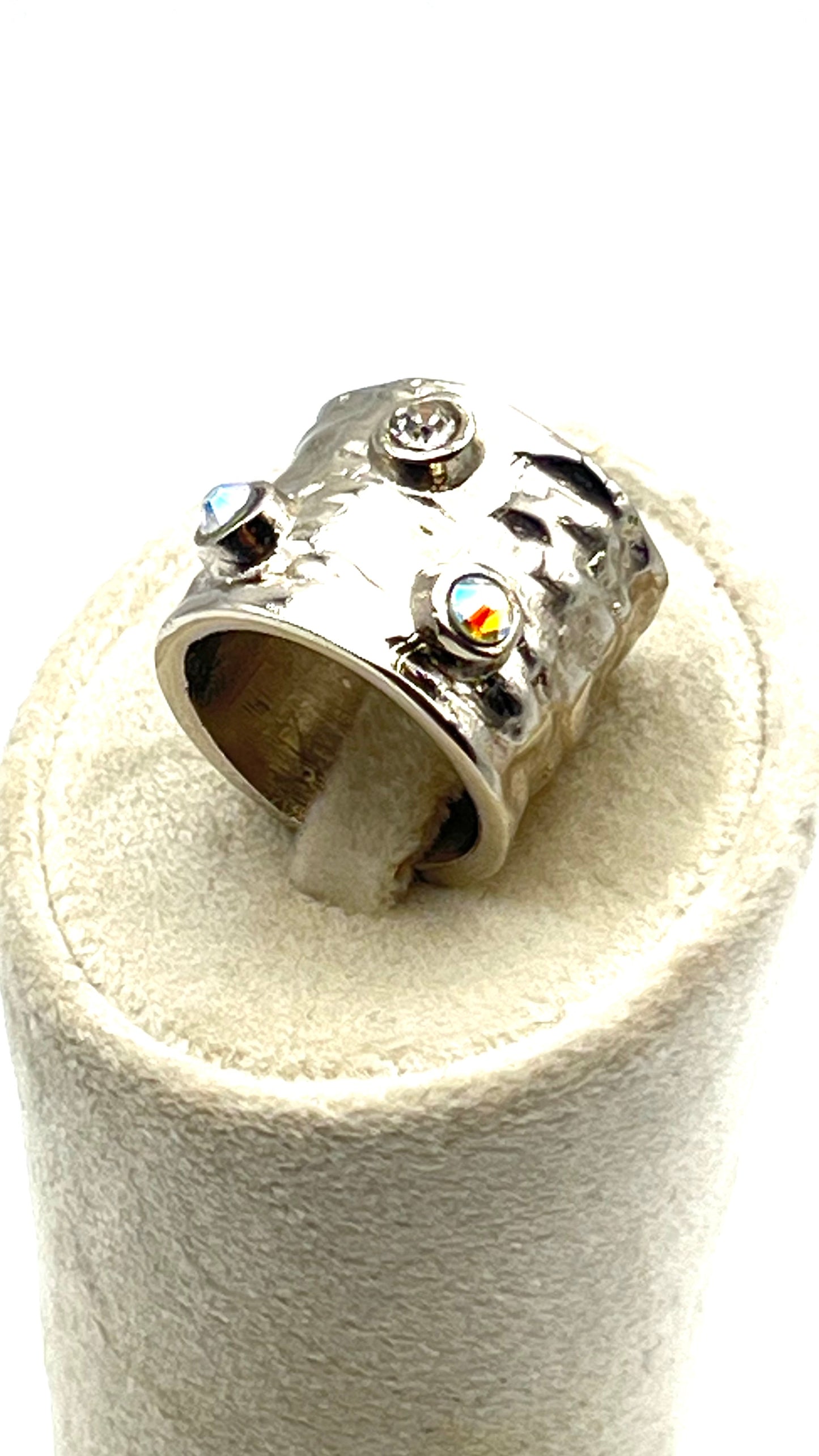 Sora-Crystal Stud Band