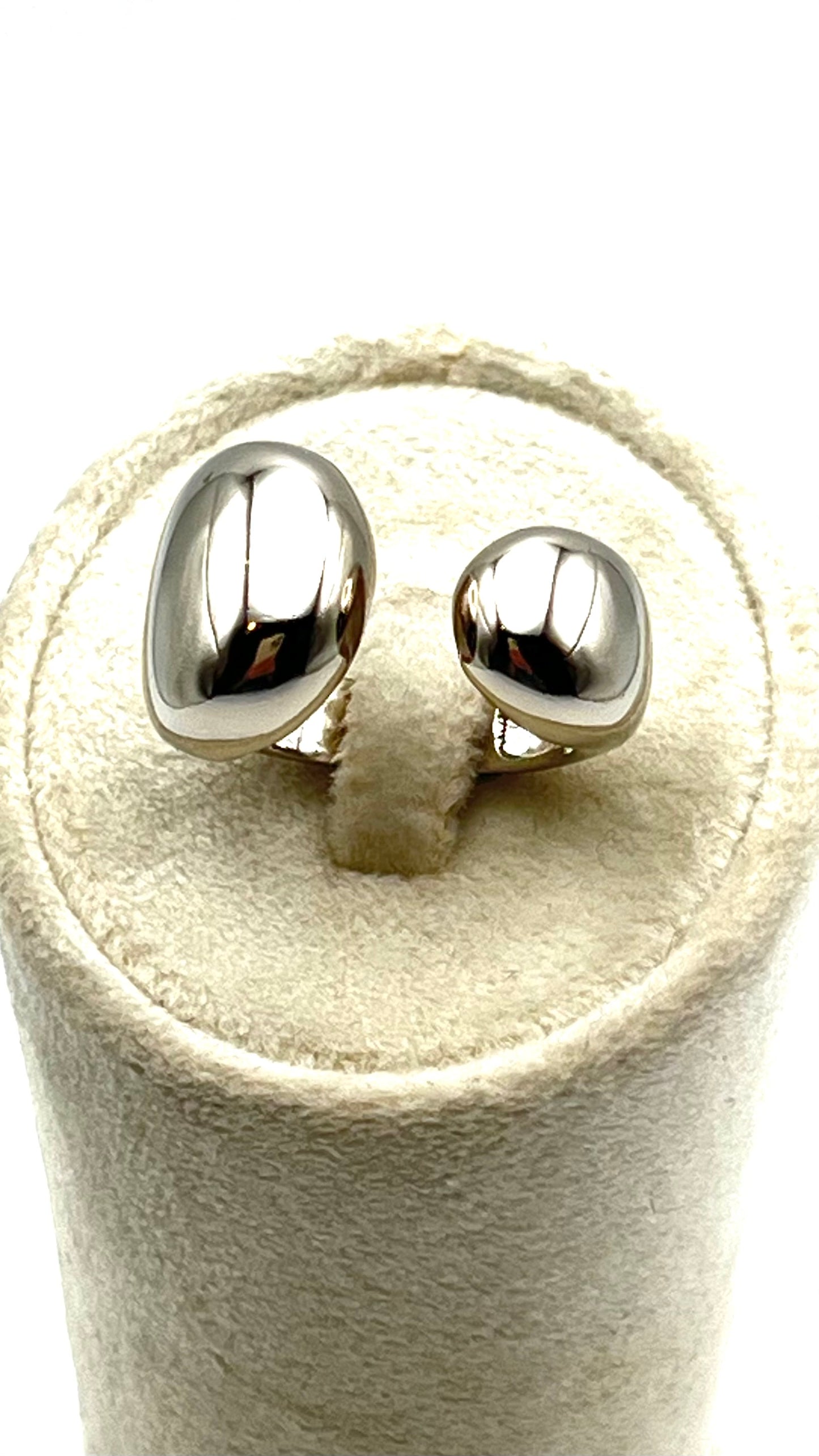 Vara- Bold Orb Ring